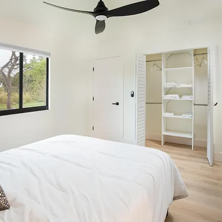 Velvet Bloom Unique Location 3Mil To Downtown Villa